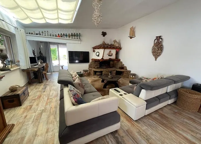 Les Pieds Dans L'eau Vila