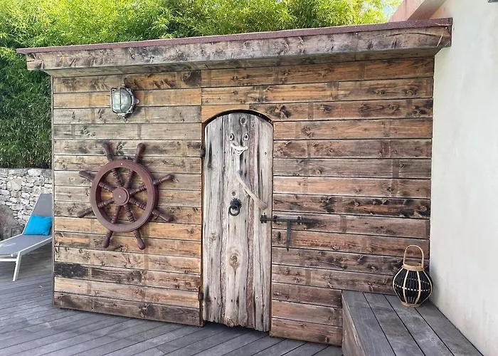 Vila Les Pieds Dans L'eau *