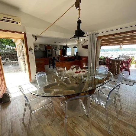 Les Pieds Dans L'eau *