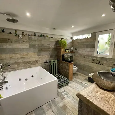 Les Pieds Dans L'eau *